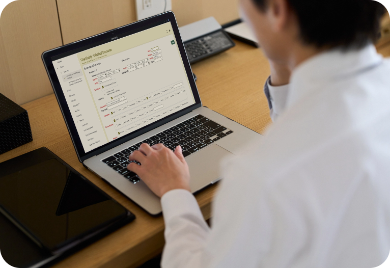 Man using ChartCaddy on laptop